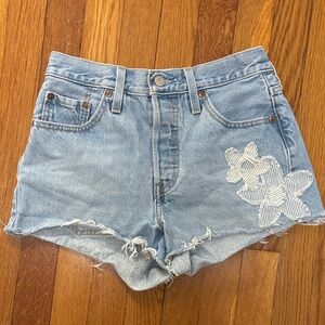 Levi's Light Blue Cutoff Jean Shorts with Floral Daisy Detail size 25